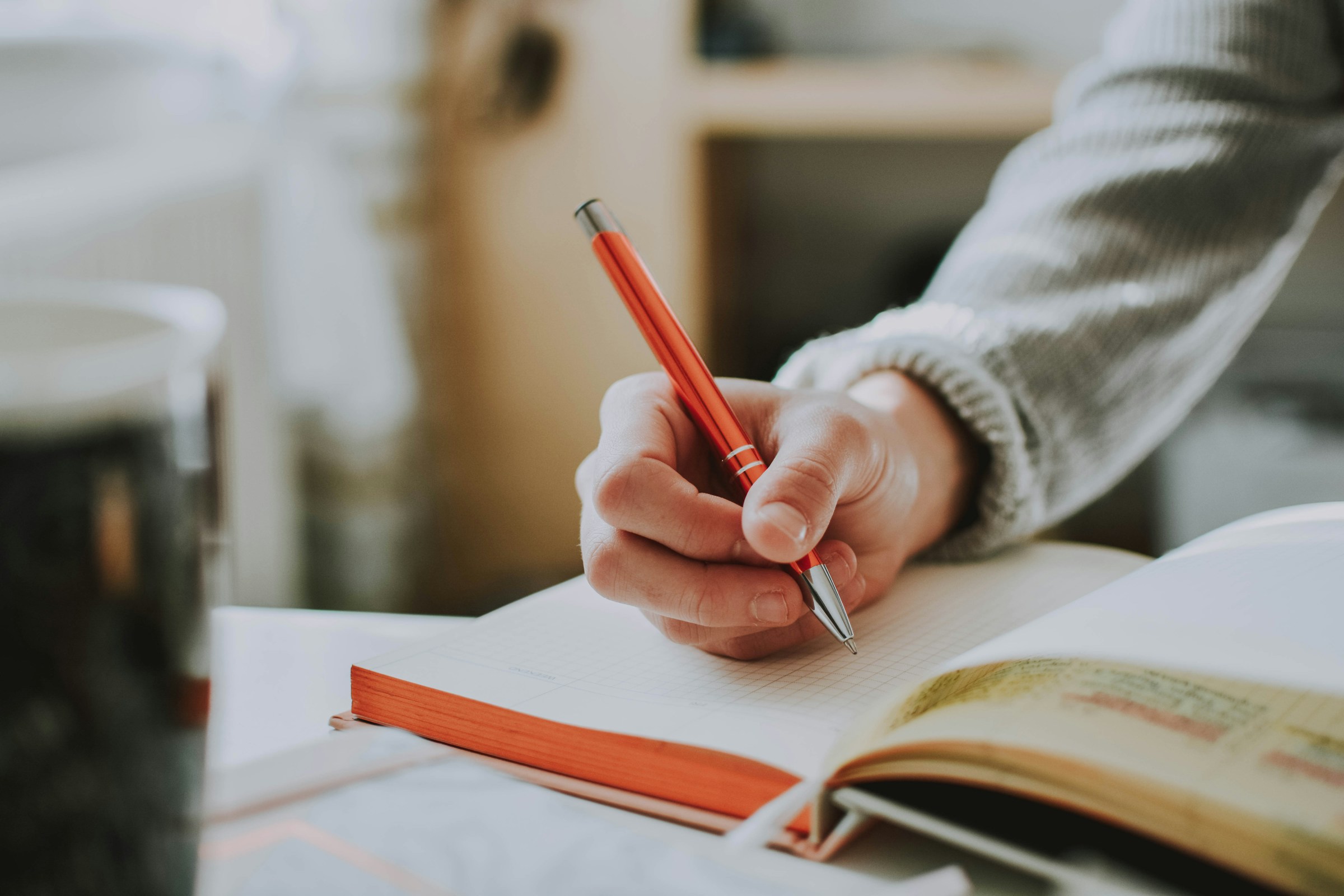 AI 寫文章不是偷懶，是重新定義寫作的起點 — Photo by lilartsy on Unsplash