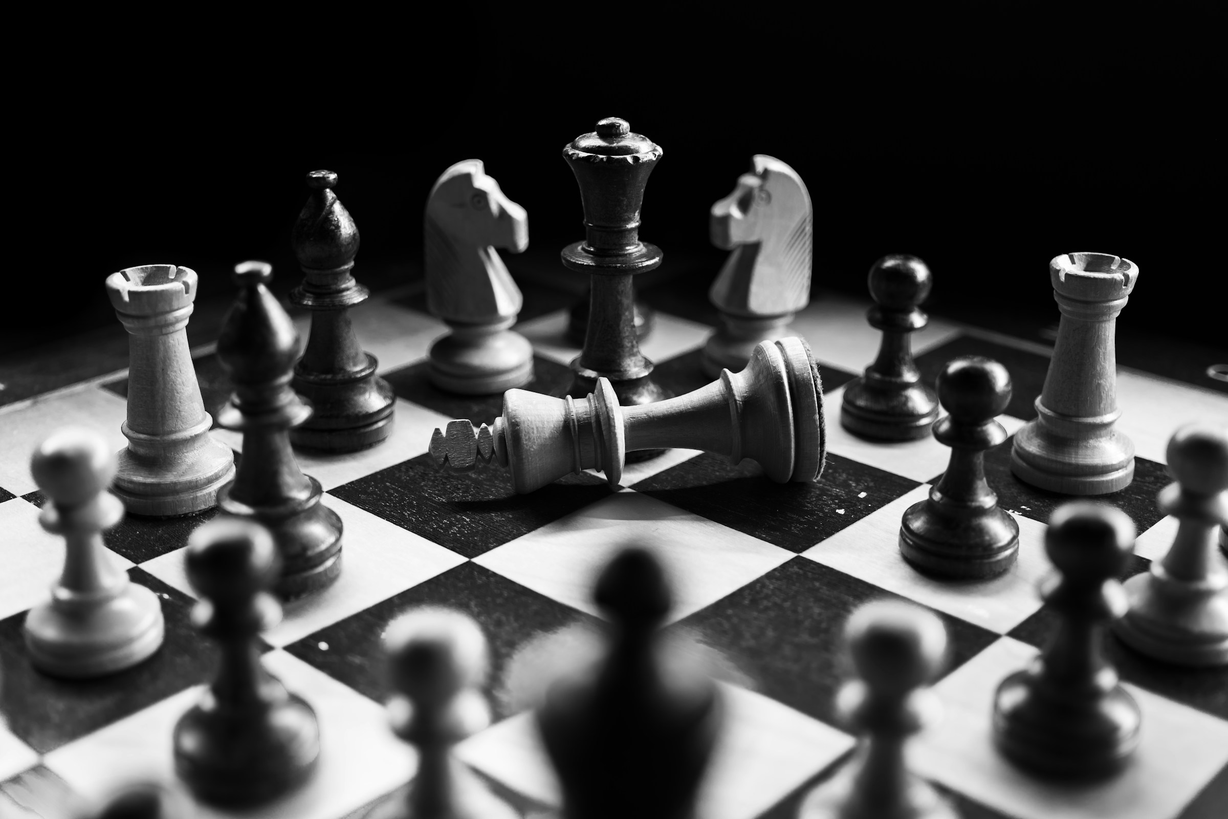 AI 時代的產品策略：三個模型越強、產品越有價值的方向 — Photo by Felix Mittermeier on Unsplash